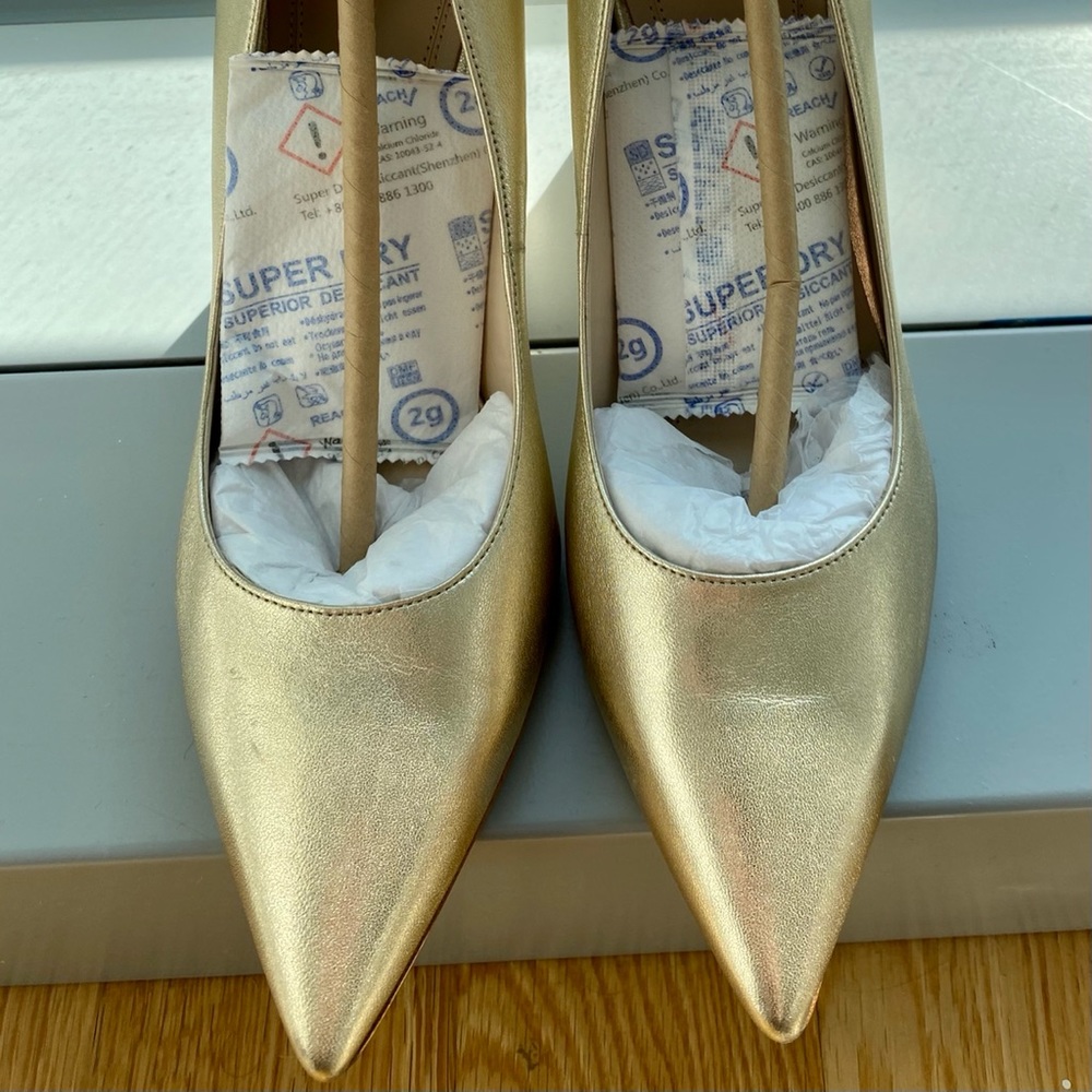 MARC FISHER POINTED GOLD METALLIC HIGH HEELS - Picture 1 of 10
